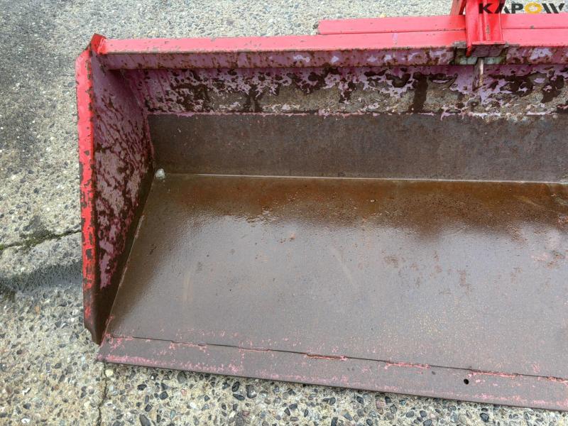 Rear shovel with tip 12