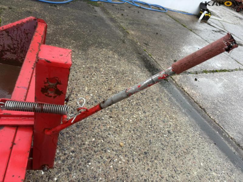 Rear shovel with tip 22