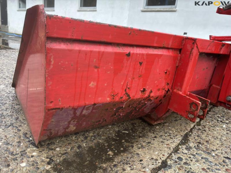 Rear shovel with tip 23