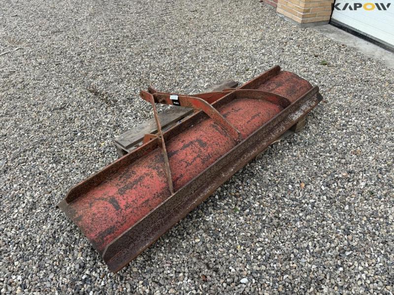 Rear bucket with 3-point hitch. 7