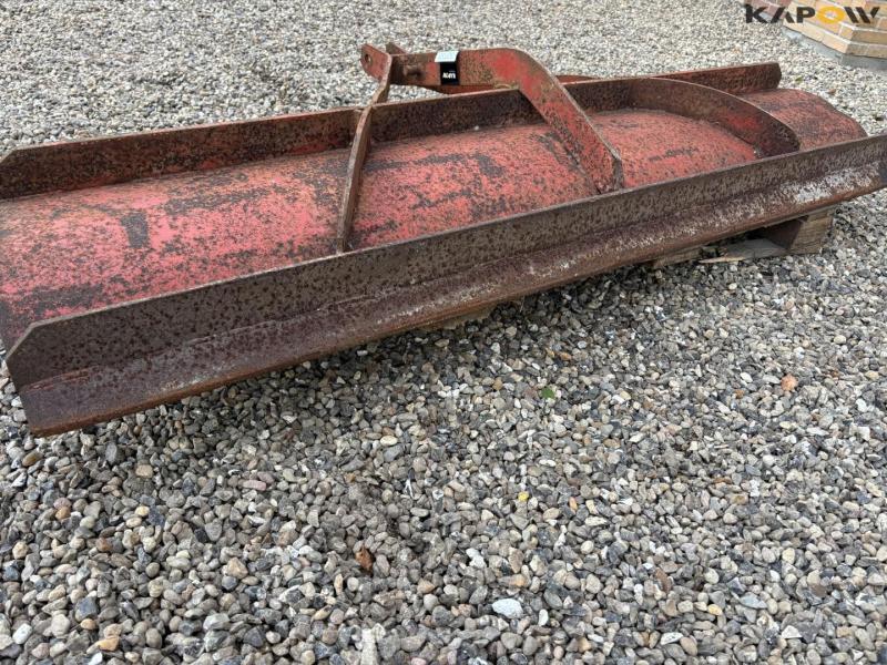 Rear bucket with 3-point hitch. 10