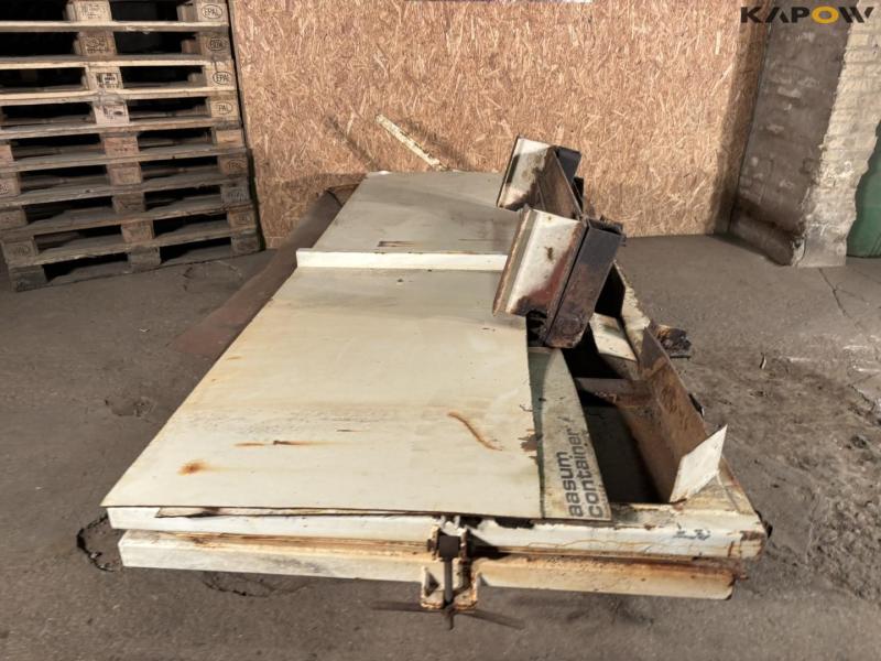 Rear flap for container 2