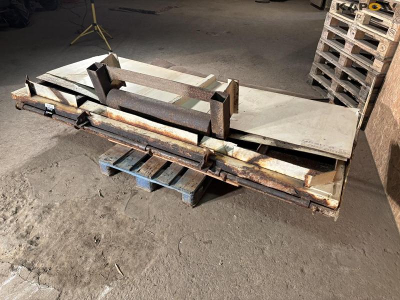 Rear flap for container 5