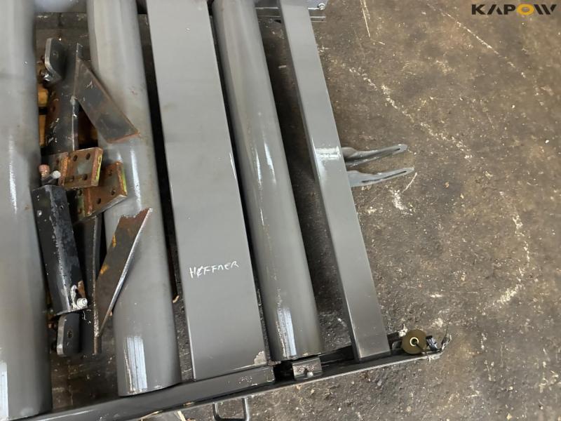 Ball chute 18