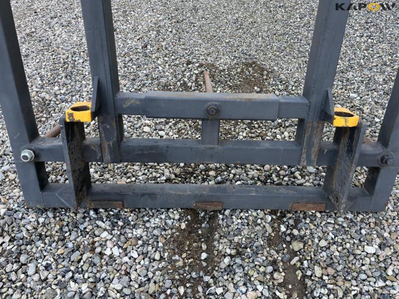 Bale spike with food bridge ts280 hitch 9