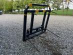 Bale spike with food bridge ts280 hitch 3