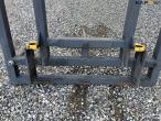 Bale spike with food bridge ts280 hitch 9