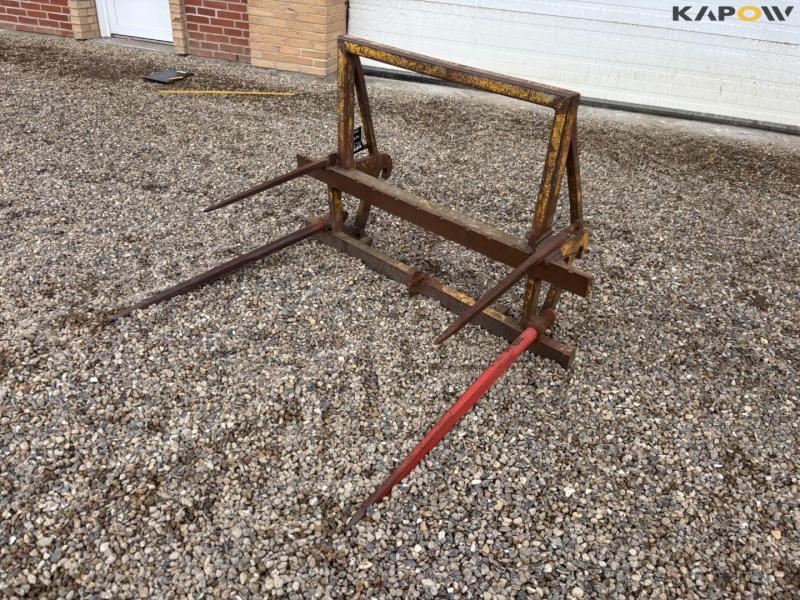 Bale spike with Atlas hitch 1