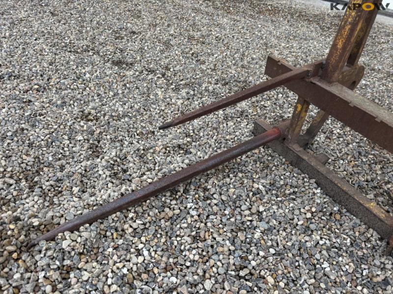 Bale spike with Atlas hitch 12