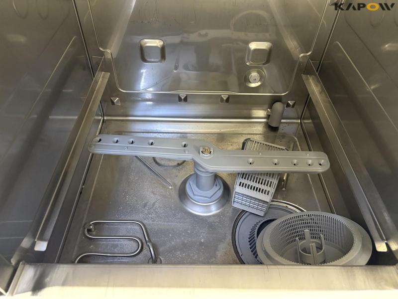 Basic industrial dishwasher with stand 22