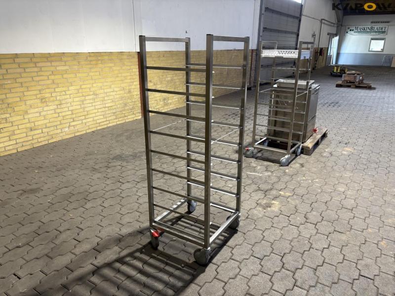 Basic industrial dishwasher with stand 38