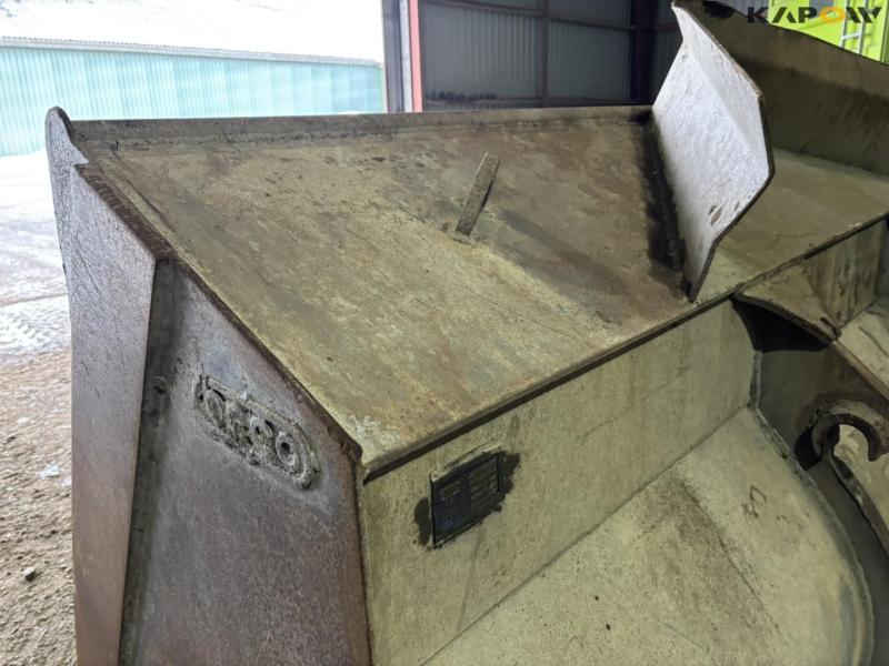 Beco bucket with Volvo hitch 21