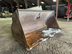 Beco bucket with Volvo hitch 3
