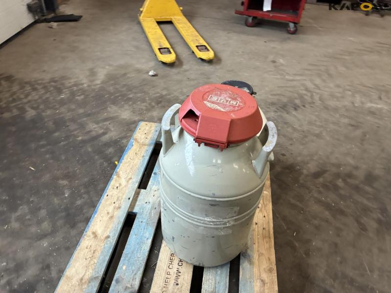 Container for insemination sticks 2