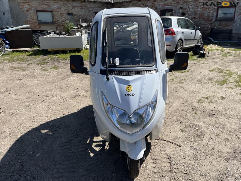 Bekadi cabin scooter with pedals 2