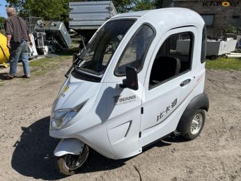 Bekadi cabin scooter with pedals