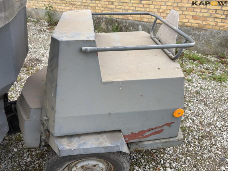 Belos 1300 tool carrier with snow plow 35