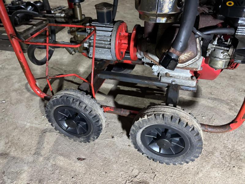 Gasoline high-pressure cleaner 15