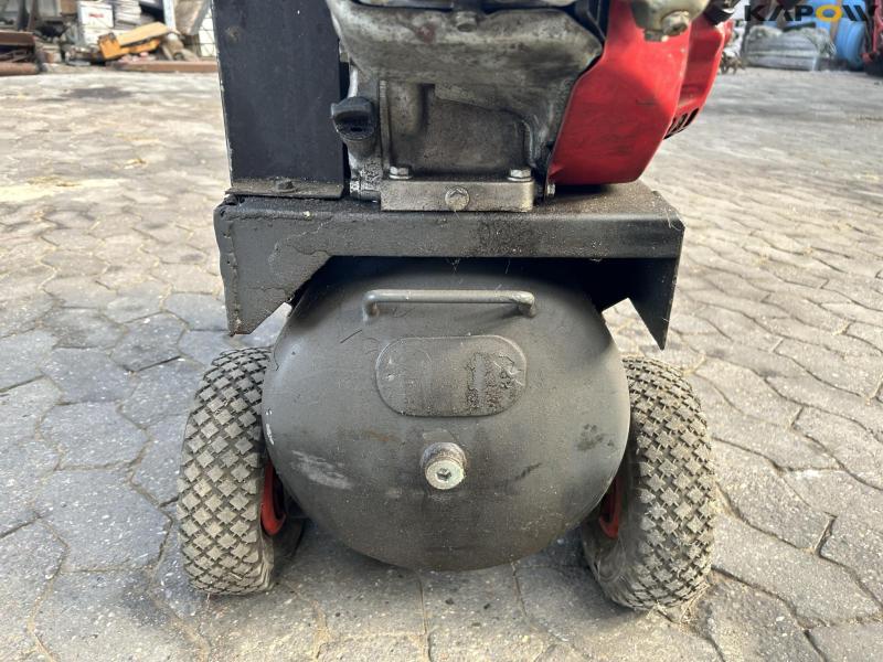 Gasoline driven compressor 19