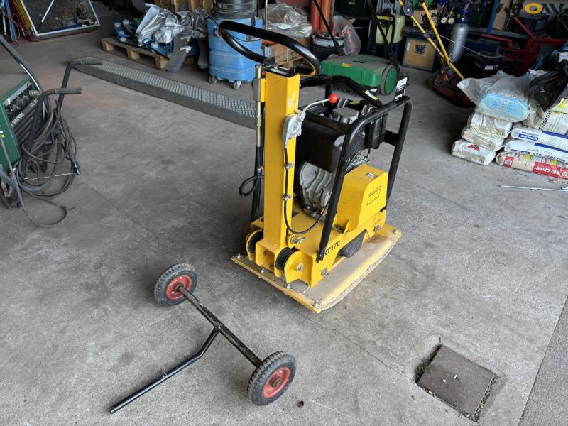 Bernards RT170 diesel plate vibrator 5