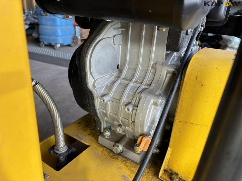 Bernards RT170 diesel plate vibrator 19