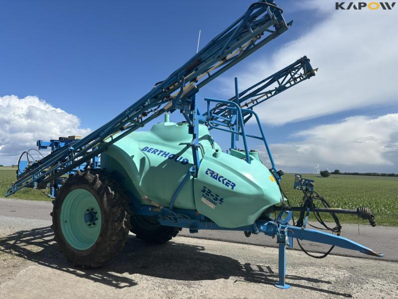 Berthoud Tracker 32-34 D.P.Tronic trailer sprayer 24 m 4
