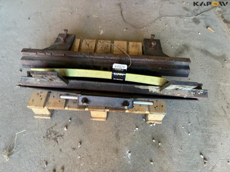 Bracket for pallet forks with side shift 1