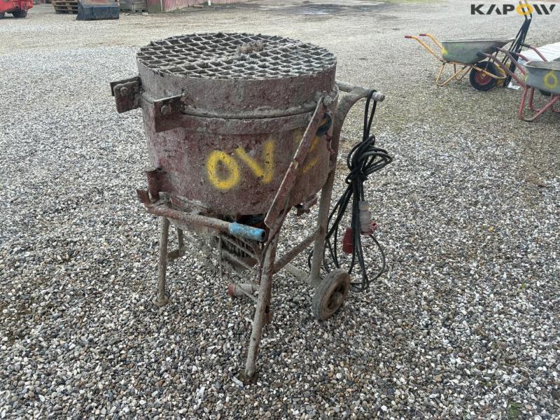 Concrete mixer 4