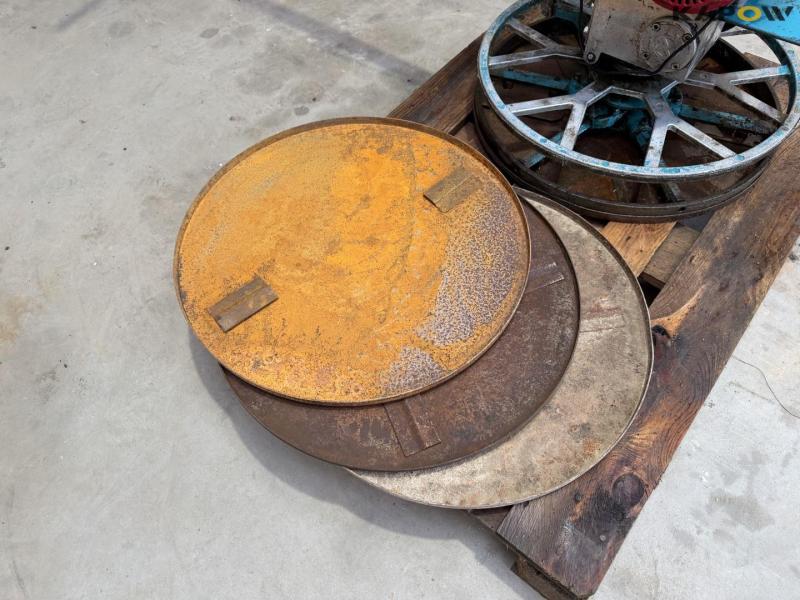 Concrete smoothing machine 25