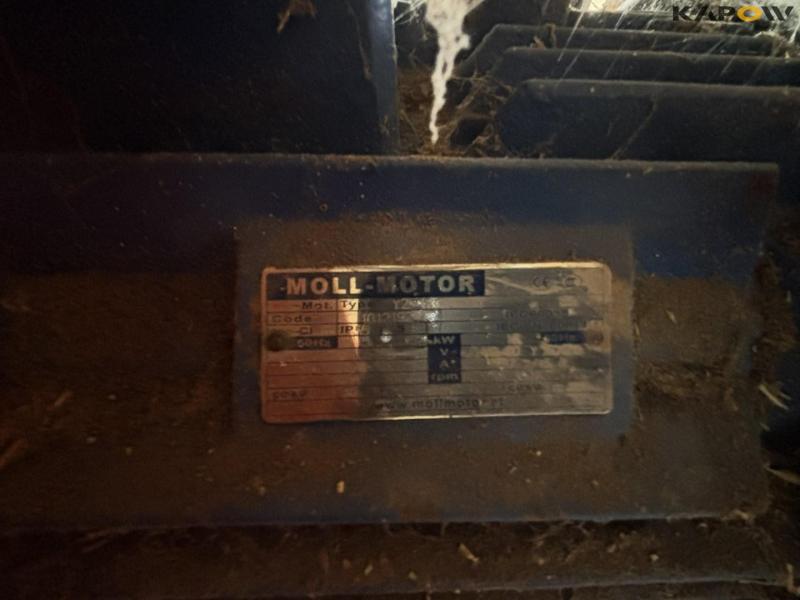 Big Dutchman hammer mill and grain cleaner 16