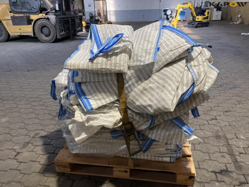 Big bags on pallet 6