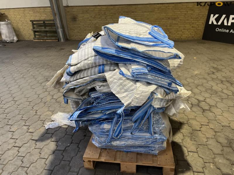 Big bags on pallet 8
