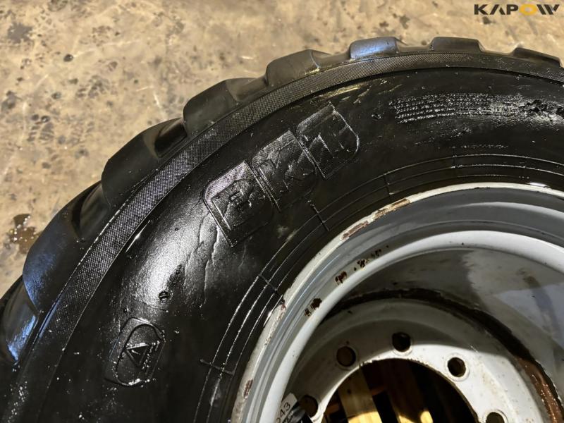 BKT 700/40-22.5 complete wheel 9