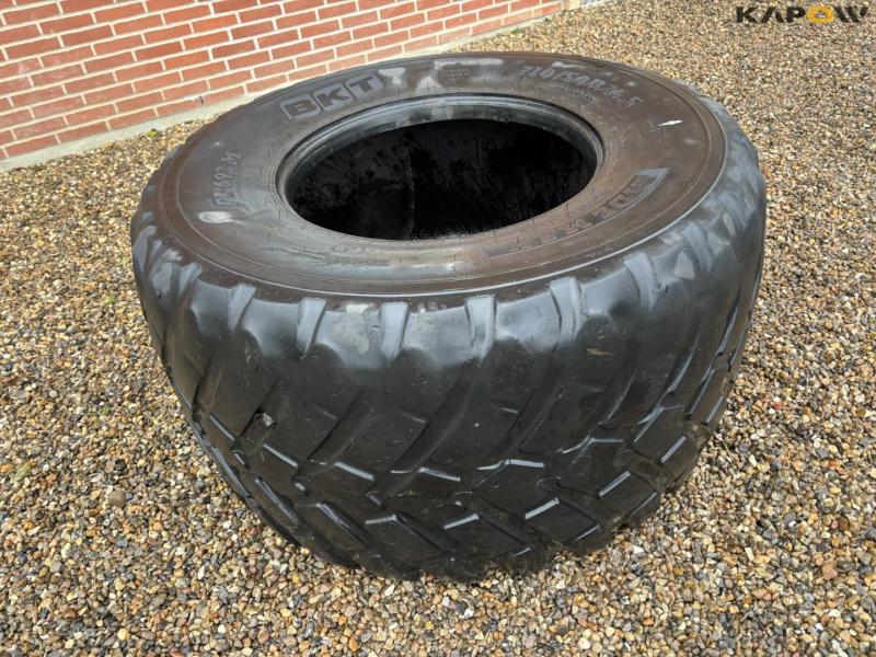 BKT 710/50-R26.5 tires 3