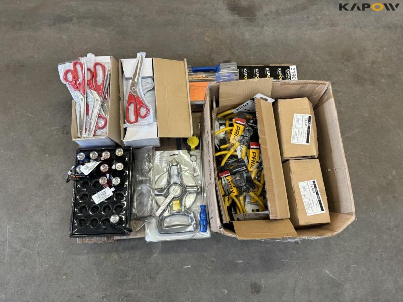 Mixed tools and accessories 4