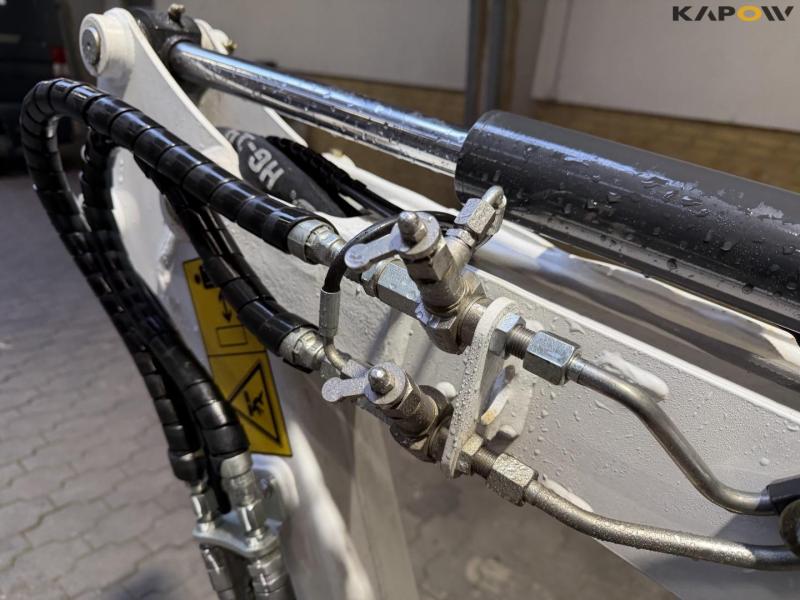 Bobcat E10e mini excavator 11