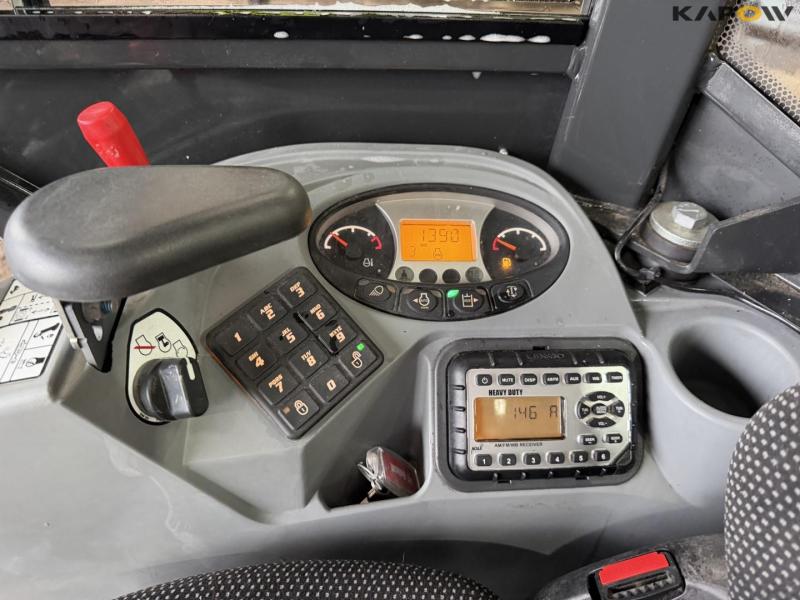 Bobcat E20Z mini excavator 29