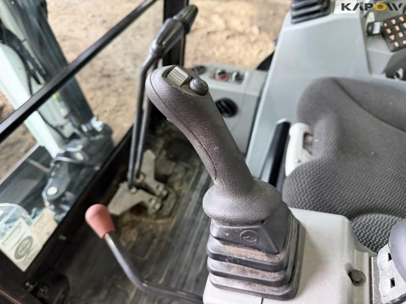 Bobcat E20Z mini excavator 33