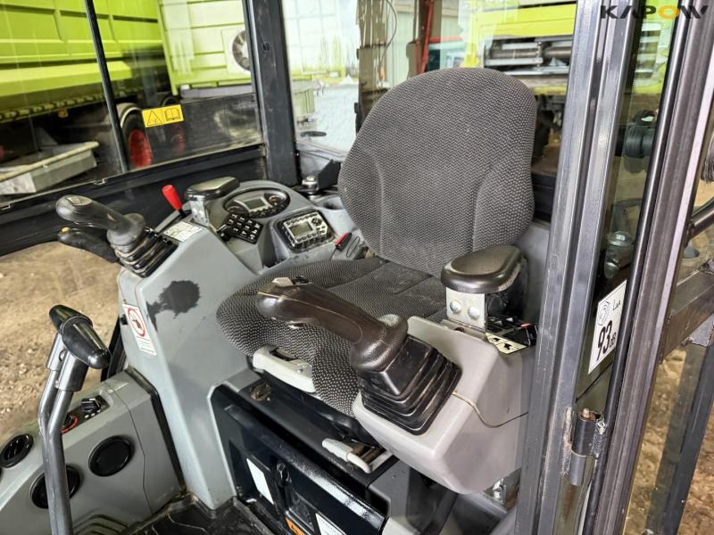 Bobcat E20z mini excavator 27