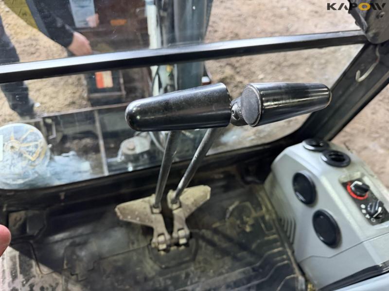 Bobcat E20z mini excavator 34