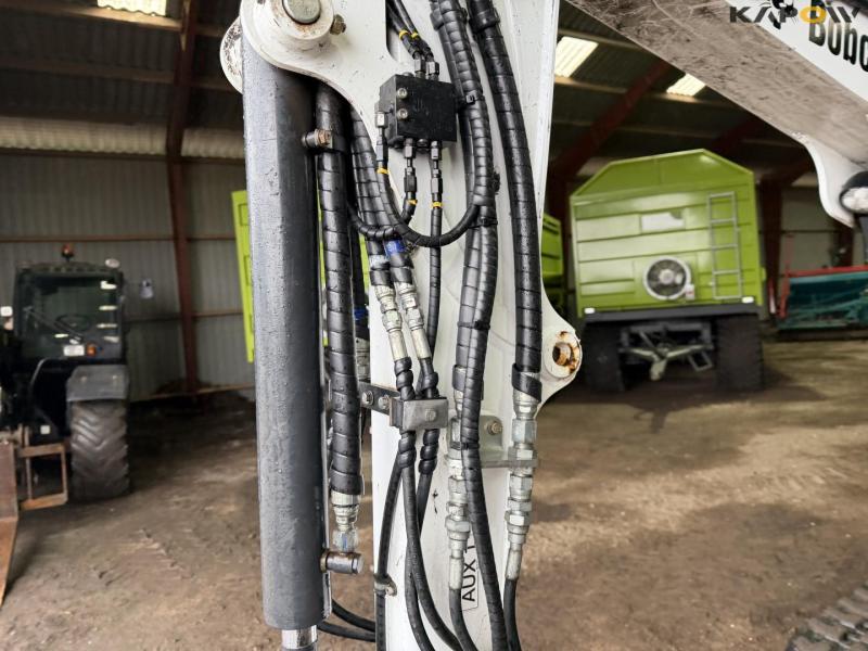 Bobcat E27 mini excavator 17