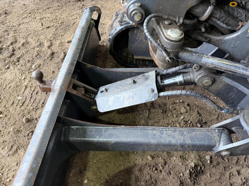 Bobcat E27 mini excavator 25