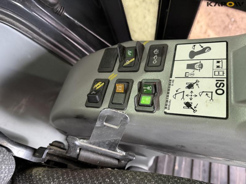 Bobcat E27 mini excavator 36