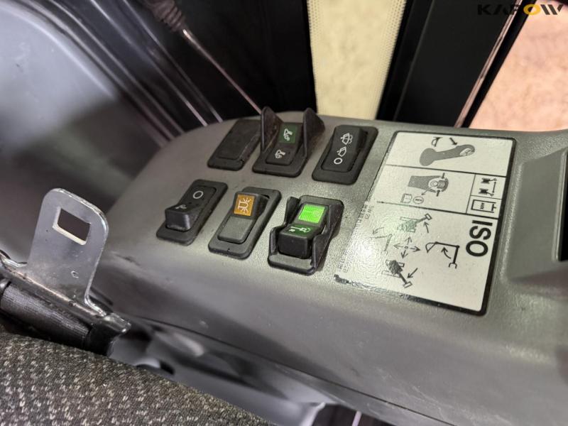 Bobcat E27 mini excavator 26