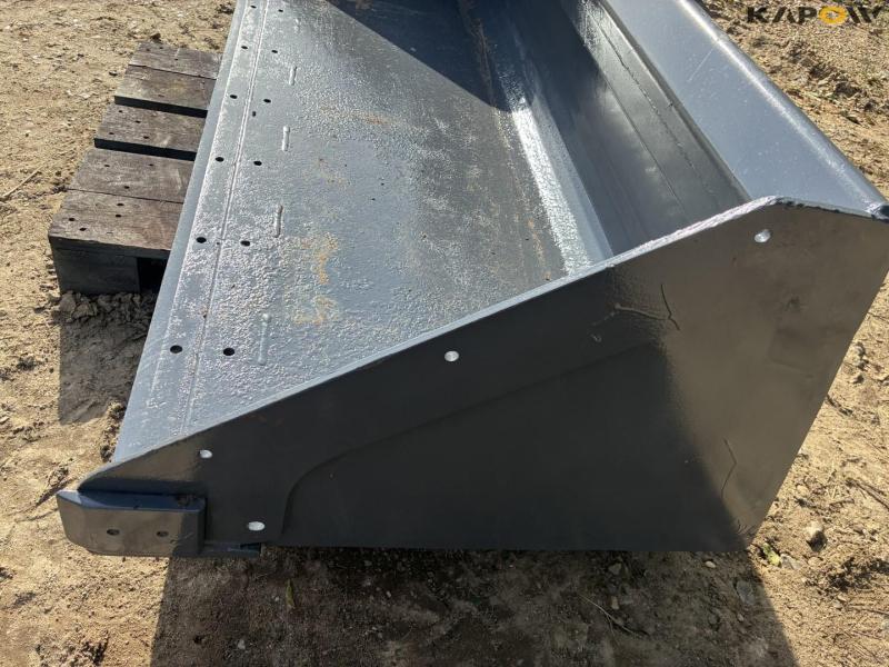 Bobcat earthmoving bucket 225cm 9