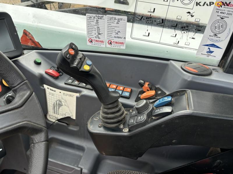 Bobcat TL 43.80HF telescopic loader 33