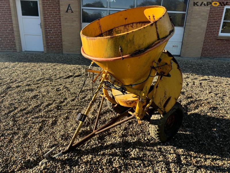 Bogballe FST 220 salt spreader 1