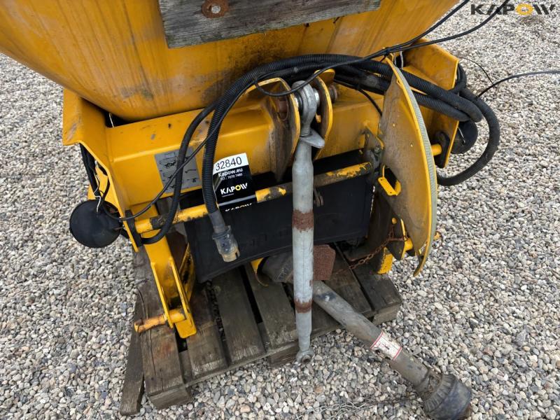 Bogballe salt spreader 12