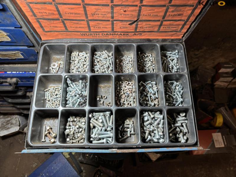 Bolts and assortment boxes with contents 21