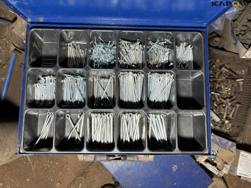 Bolts and assortment boxes with contents 32